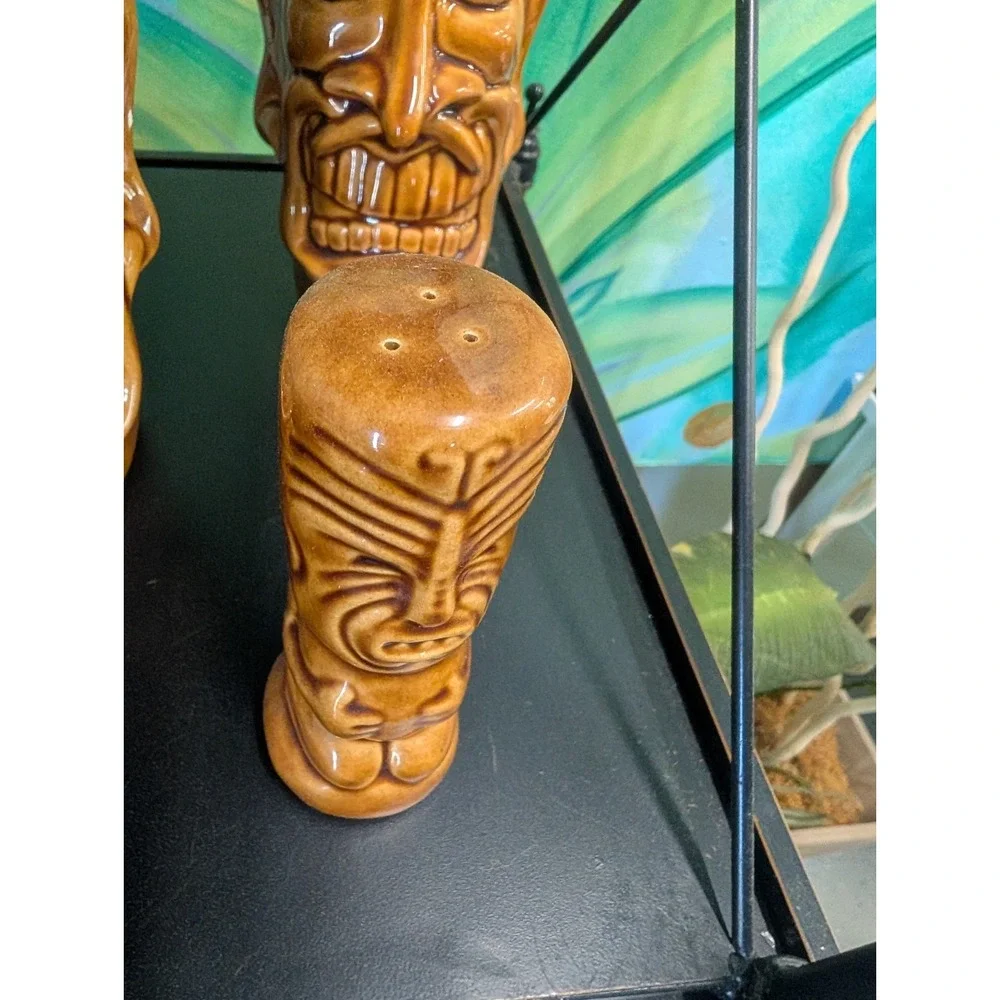 Tiki Farm Set/5 3 Large Mugs & Salt And Pepper